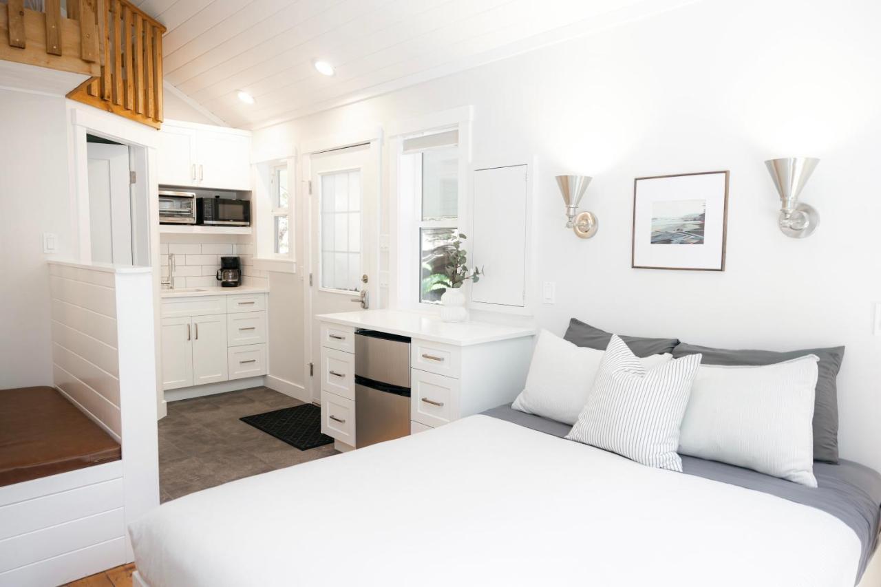 Surfs Inn Guesthouse & Cottages Ucluelet Exteriör bild