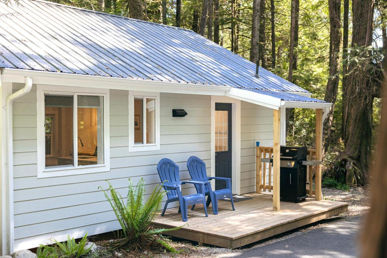 Surfs Inn Guesthouse & Cottages Ucluelet Exteriör bild