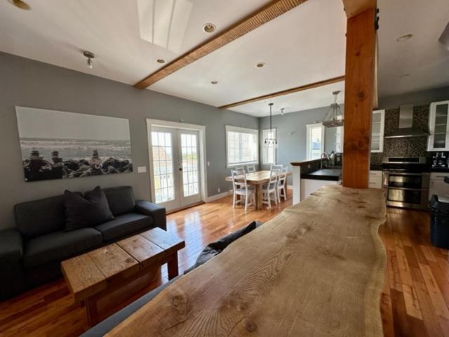 Surfs Inn Guesthouse & Cottages Ucluelet Exteriör bild