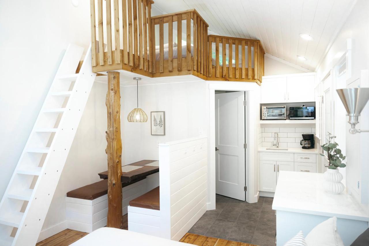 Surfs Inn Guesthouse & Cottages Ucluelet Rum bild