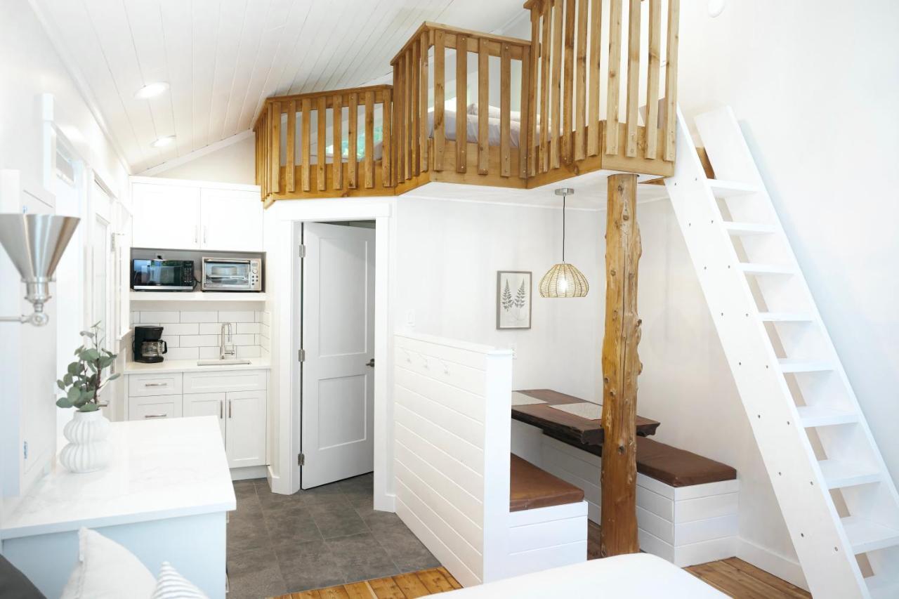 Surfs Inn Guesthouse & Cottages Ucluelet Exteriör bild